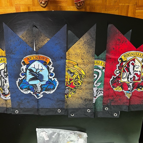Harry Potter House Flags & Buttons - Picture 2 of 6